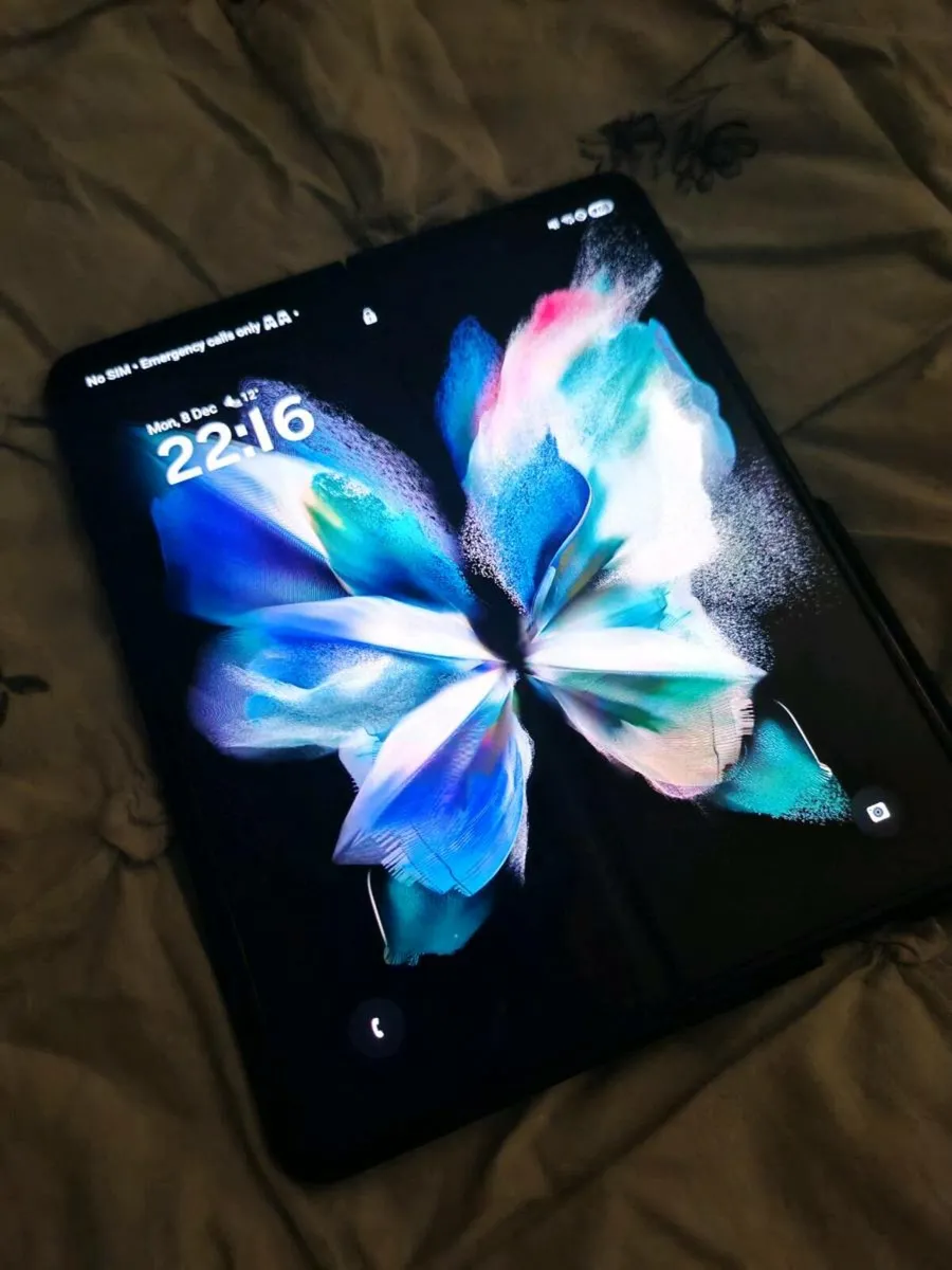 Samsung Galaxy Z Fold 3 512GB LIKE NEW - Image 2
