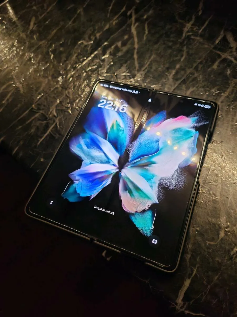 Samsung Galaxy Z Fold 3 512GB LIKE NEW - Image 4