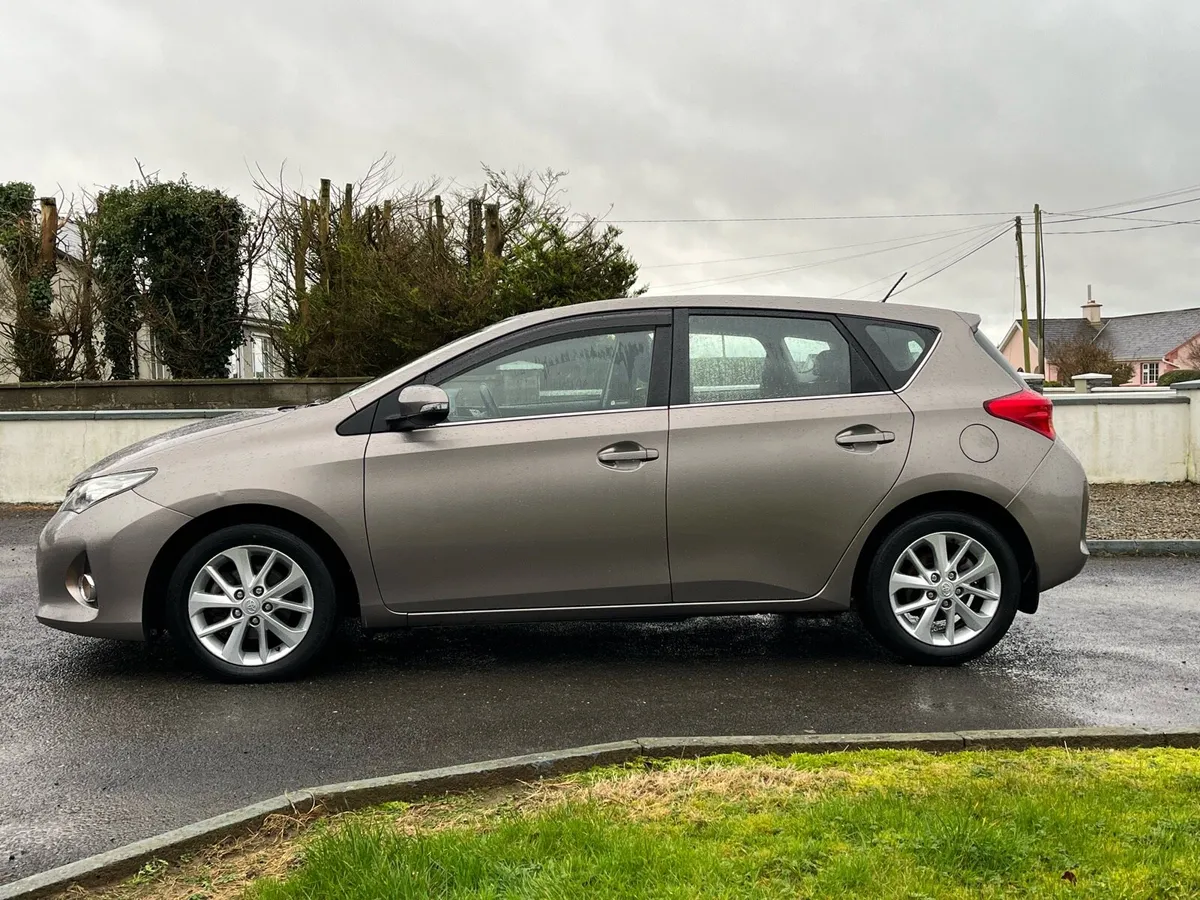 Toyota Auris   2012   1.4 Diesel - Image 2