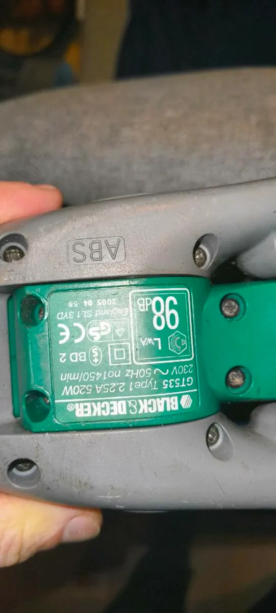 Black n decker wired hedge clipper - Image 2