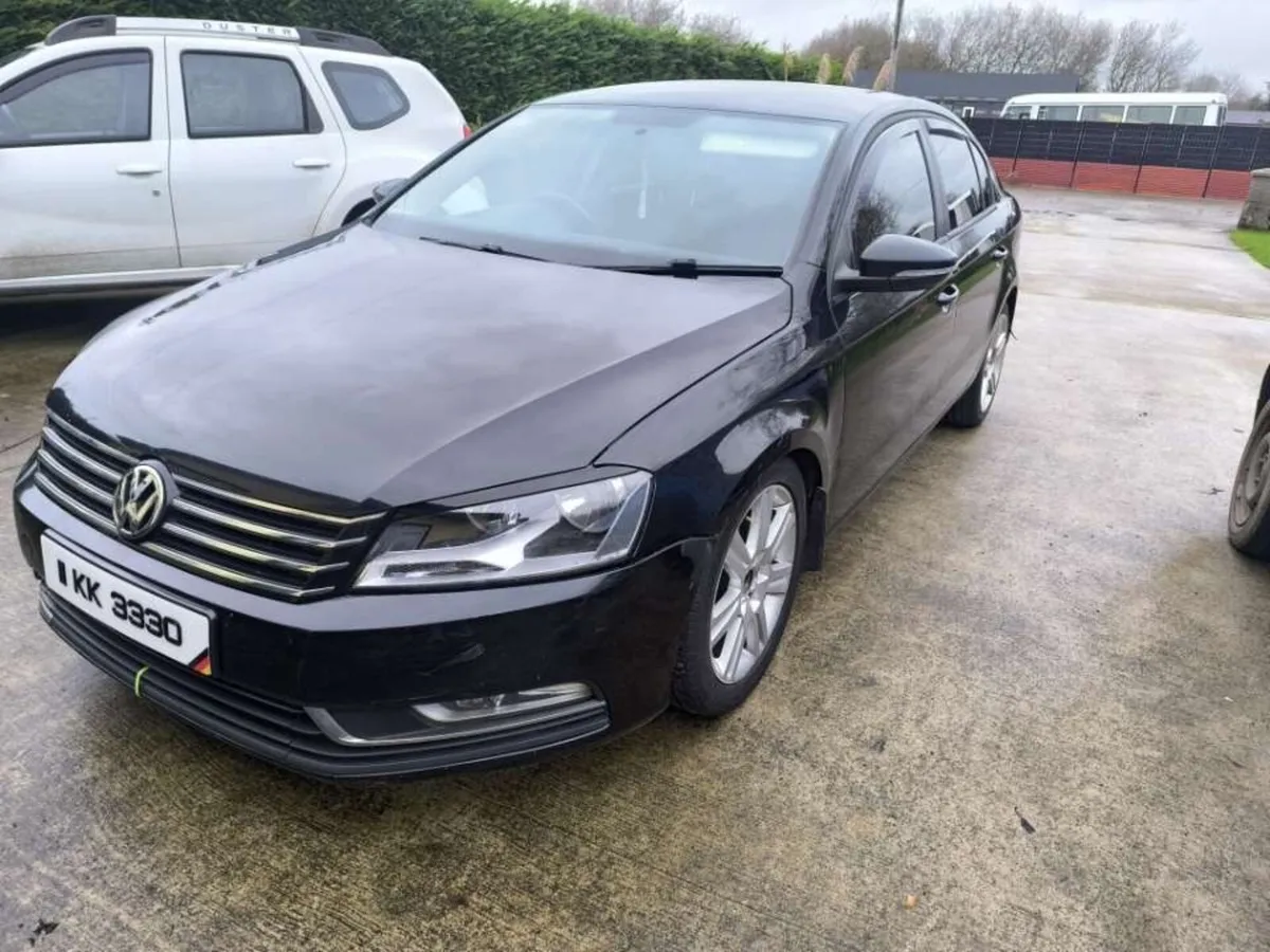 Volkswagen Passat 2011 - Image 2
