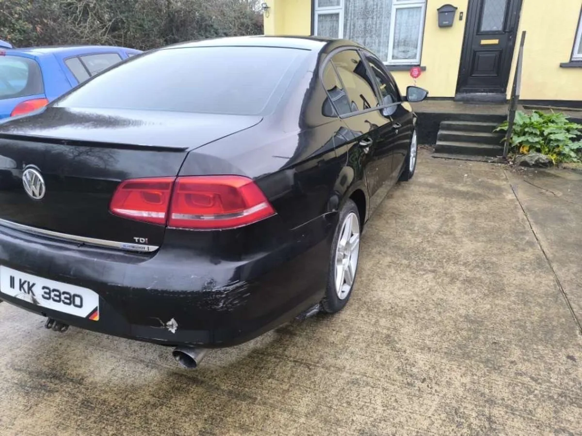 Volkswagen Passat 2011 - Image 4