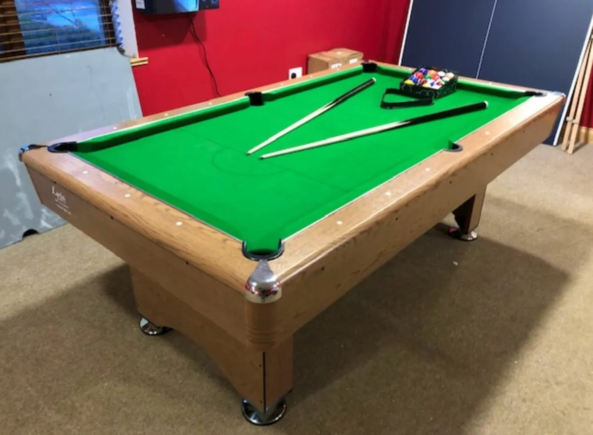 Prestige Lyric oak pool table - Image 1