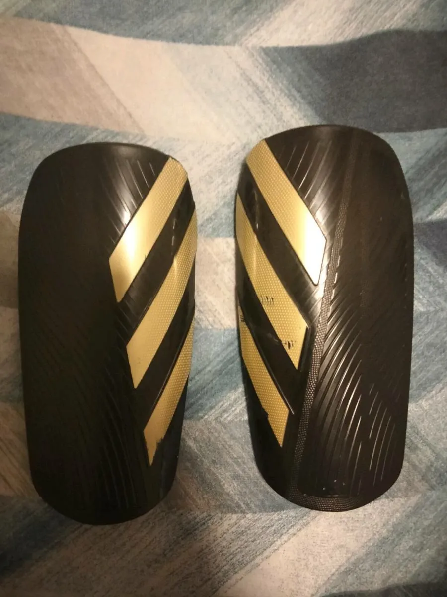 Football Shin pads - Image 1