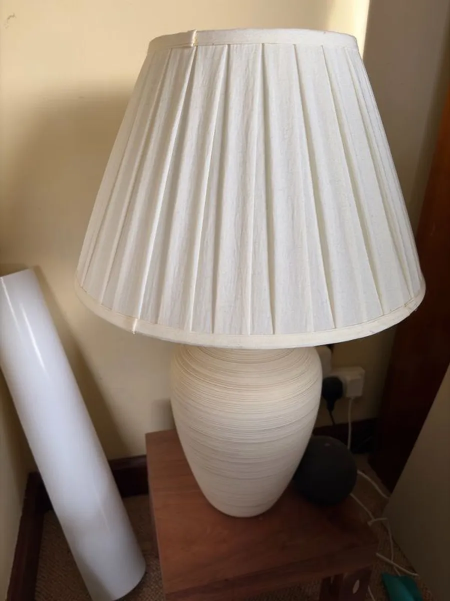 3 identical table lights - Image 1