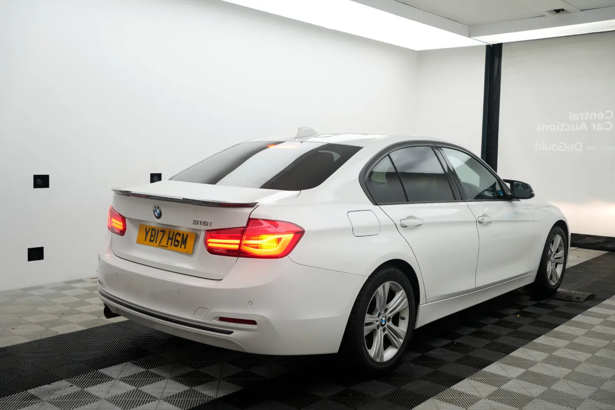 2017 BMW 3-Series 318i - Image 3