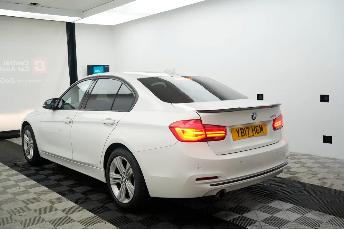 2017 BMW 3-Series 318i - Image 4