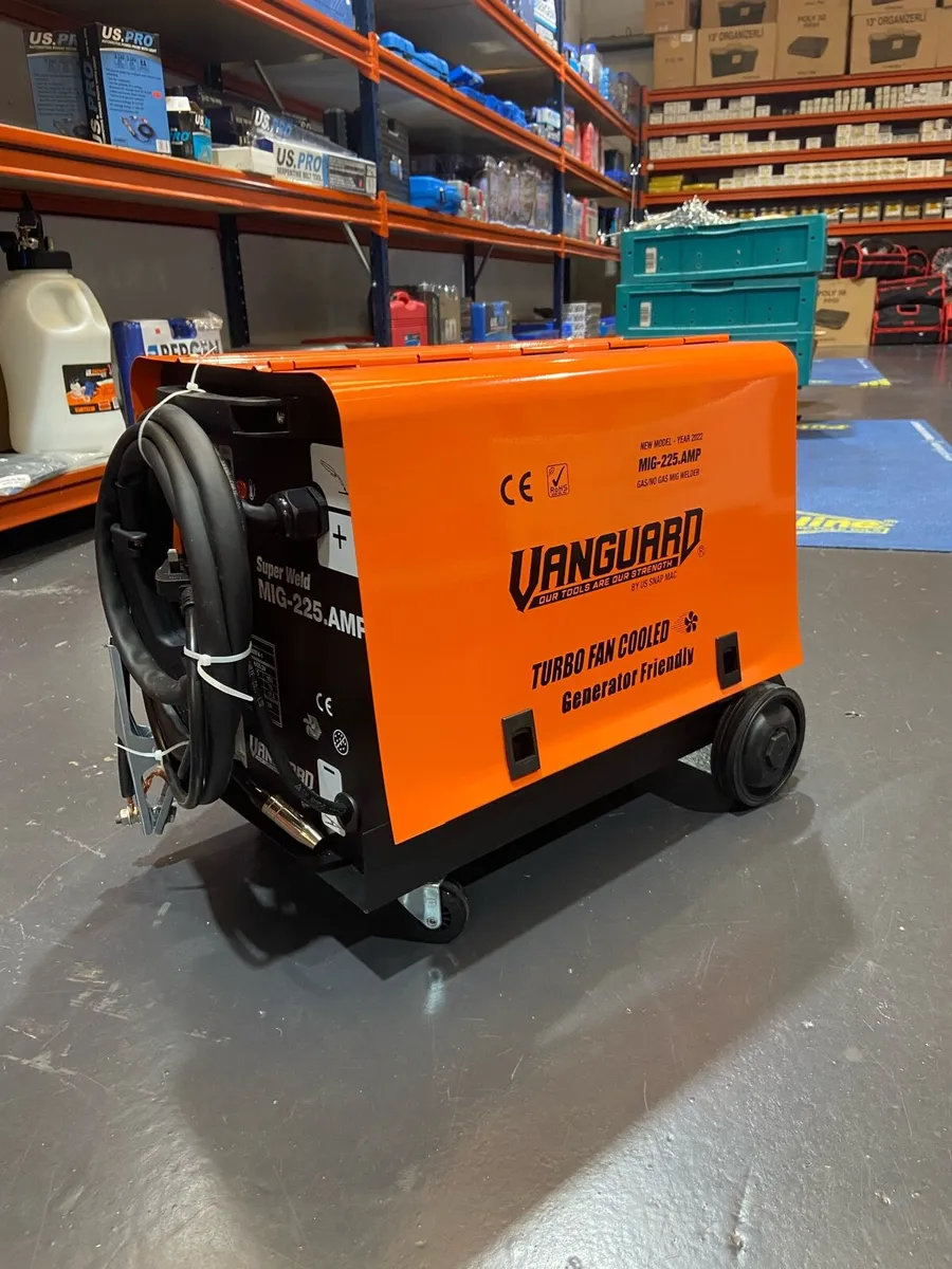 225 amp gas and gasless MIG welder free delivery - Image 1