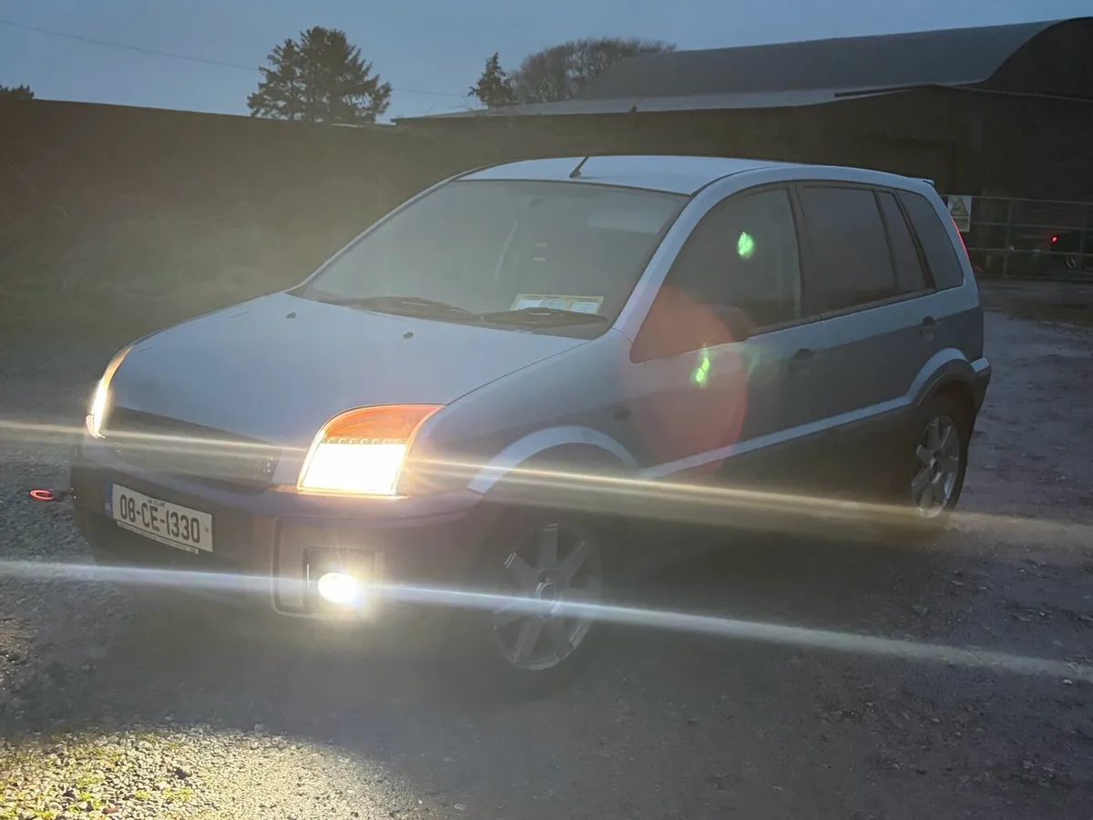 Ford fusion - Image 2