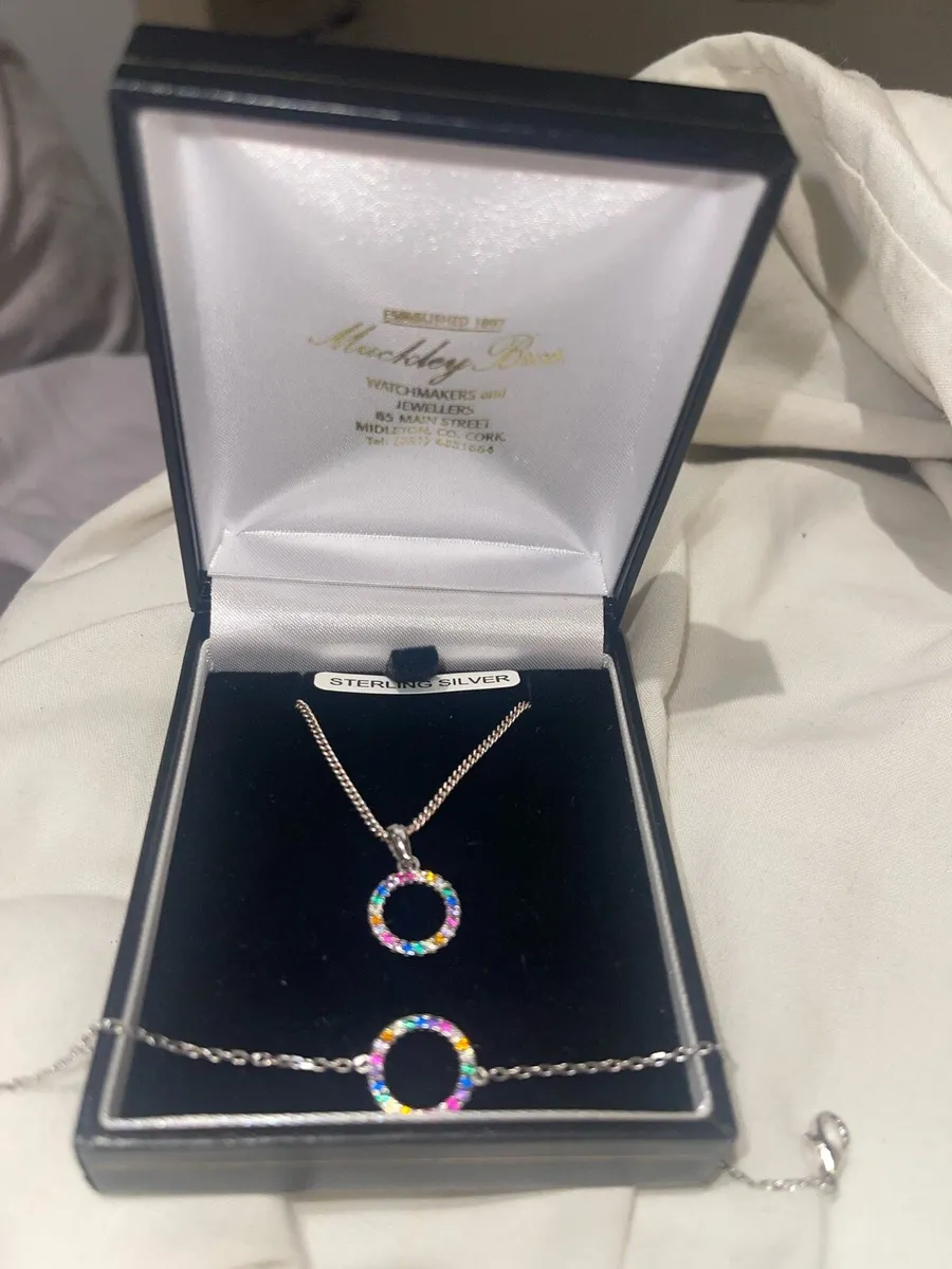 Necklace and bracelet set - Image 1