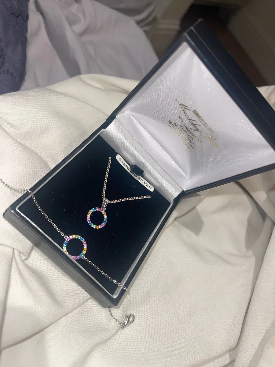 Necklace and bracelet set - Image 2