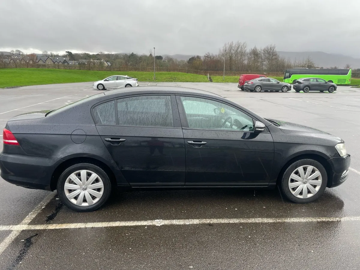 Volkswagen Passat 2011 - Image 3