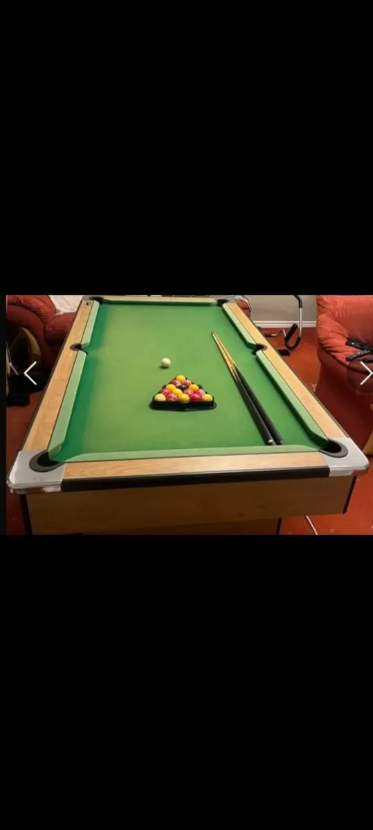 Pool table - Image 1