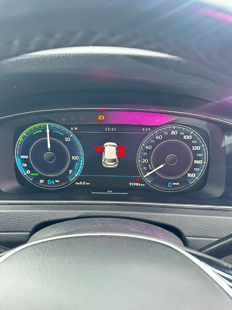 Volkswagen E-Golf 2020 - Image 2