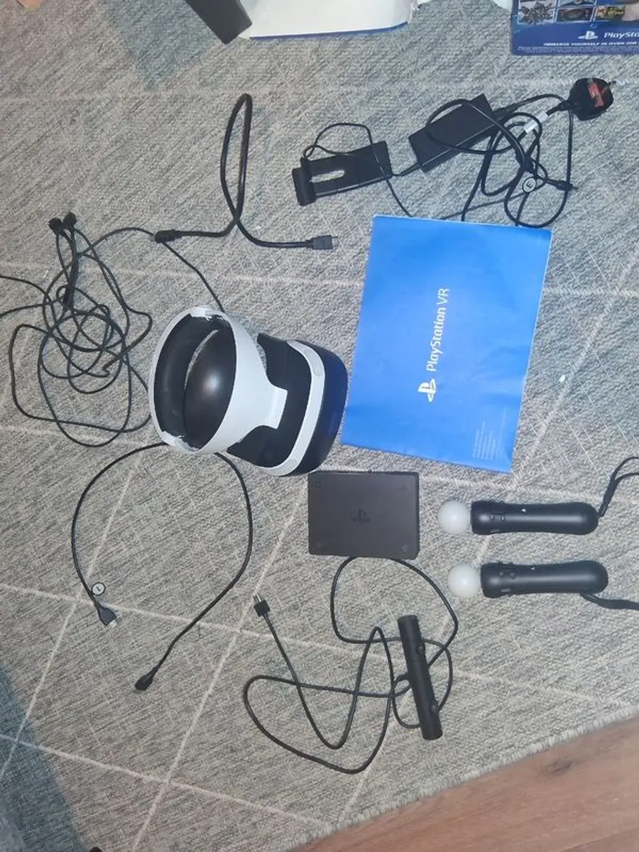 PlayStation 4 VR Headset and 2 motion controllers - Image 4