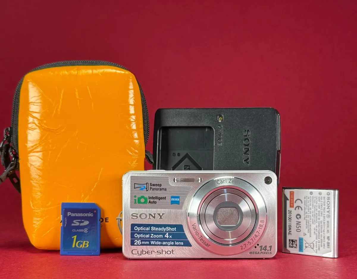 Sony Cyber-shot DSC-W350 14.1-megapixel CCD sensor - Image 1