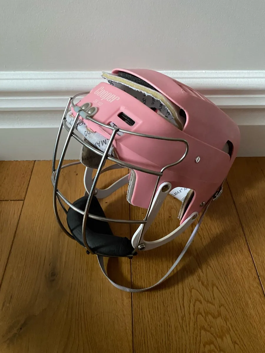 Cooper Sk 100 Hurling Helmet - Image 1