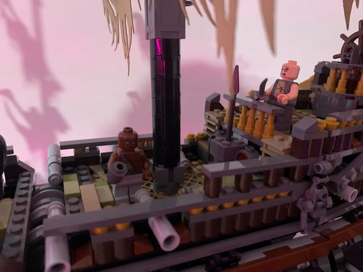 Lego Silent Mary 71042 - Image 2