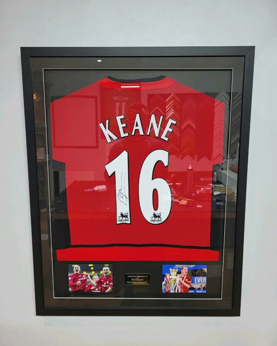 Framed Roy Keane Signed Manchester United Shirt - Image 1