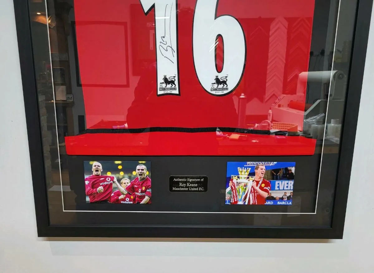 Framed Roy Keane Signed Manchester United Shirt - Image 3