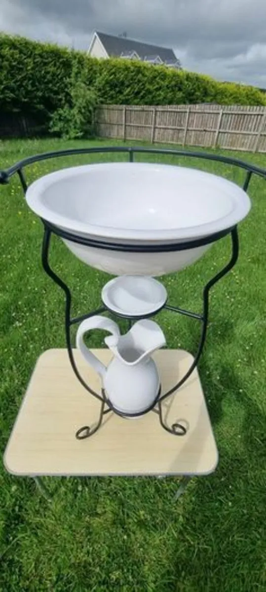 Vintage washbasin on a metal stand - Image 4