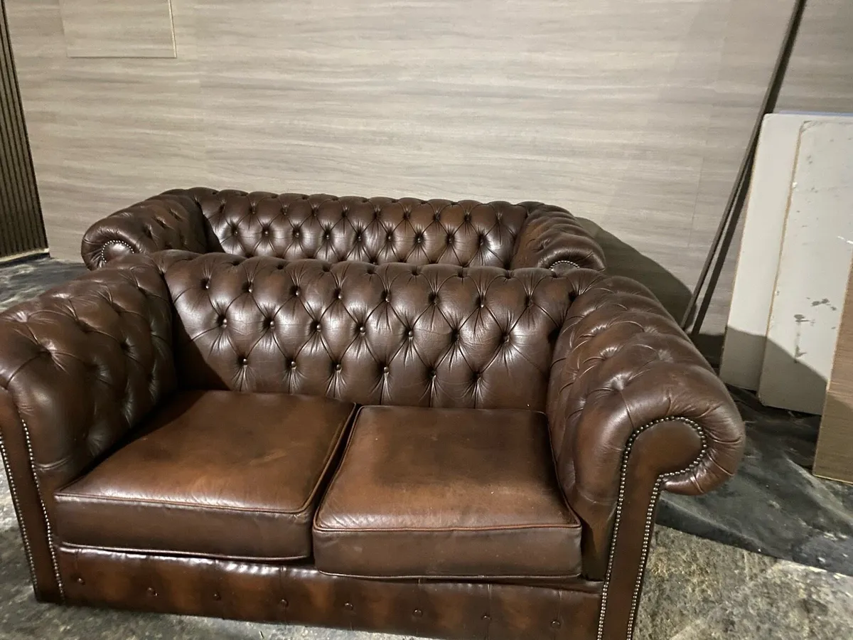 Chesterfield 3 and 2 sofa set - Image 1