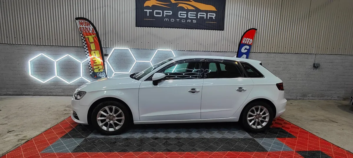 132 Audi A4 Avant S-Line Estate - Image 3