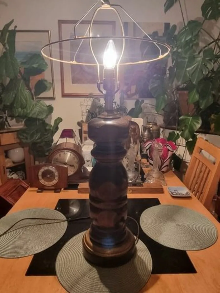 Large wooden American lamp - UL. - Image 1