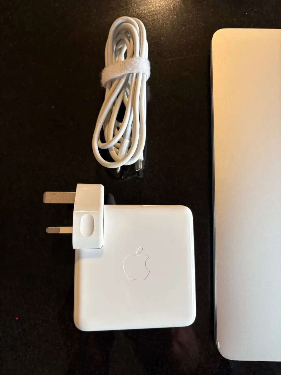 As New 16" Apple Macbook Pro Tahoe 512gb Ssd, 16gb - Image 2