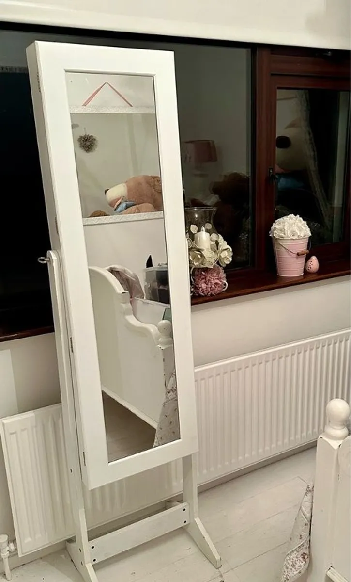 Jewellery Mirror - Image 1