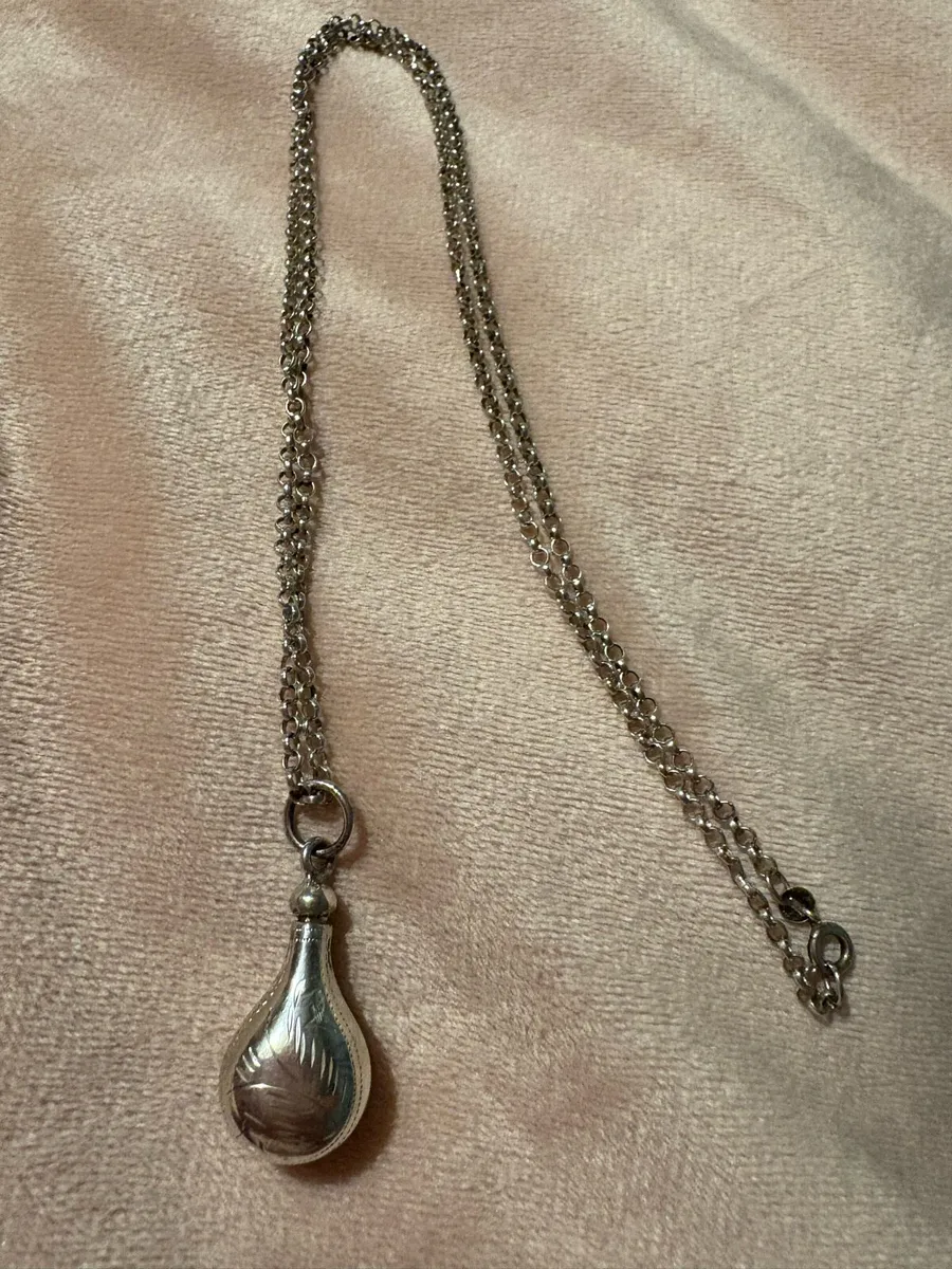 Silver pendent & chain - Image 2