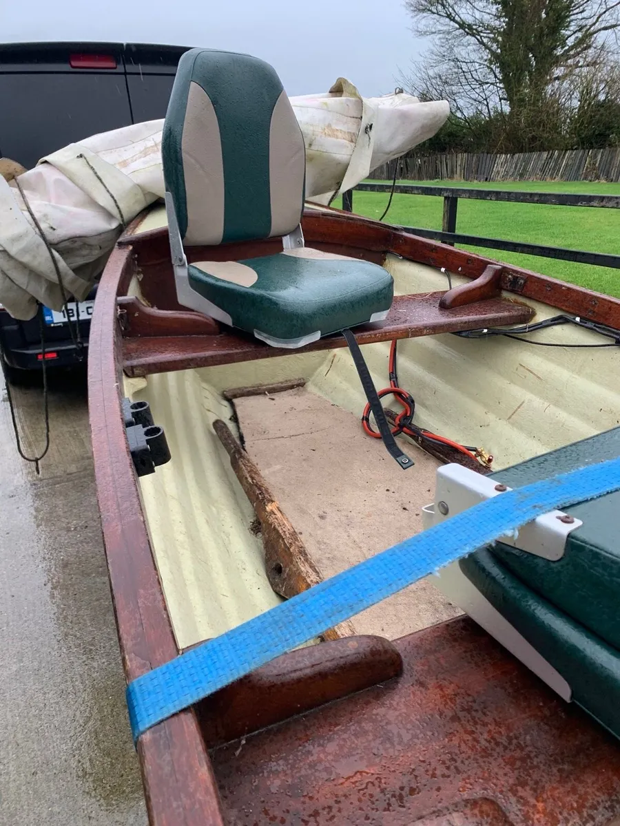 17 foot Sheelin boat and trailer - Image 2