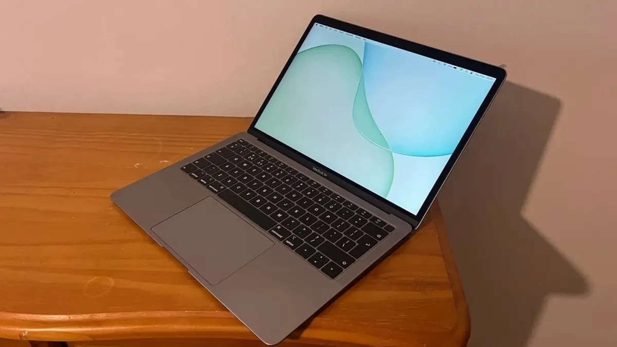 2019 MacBook Air 13" 500GB - Image 1