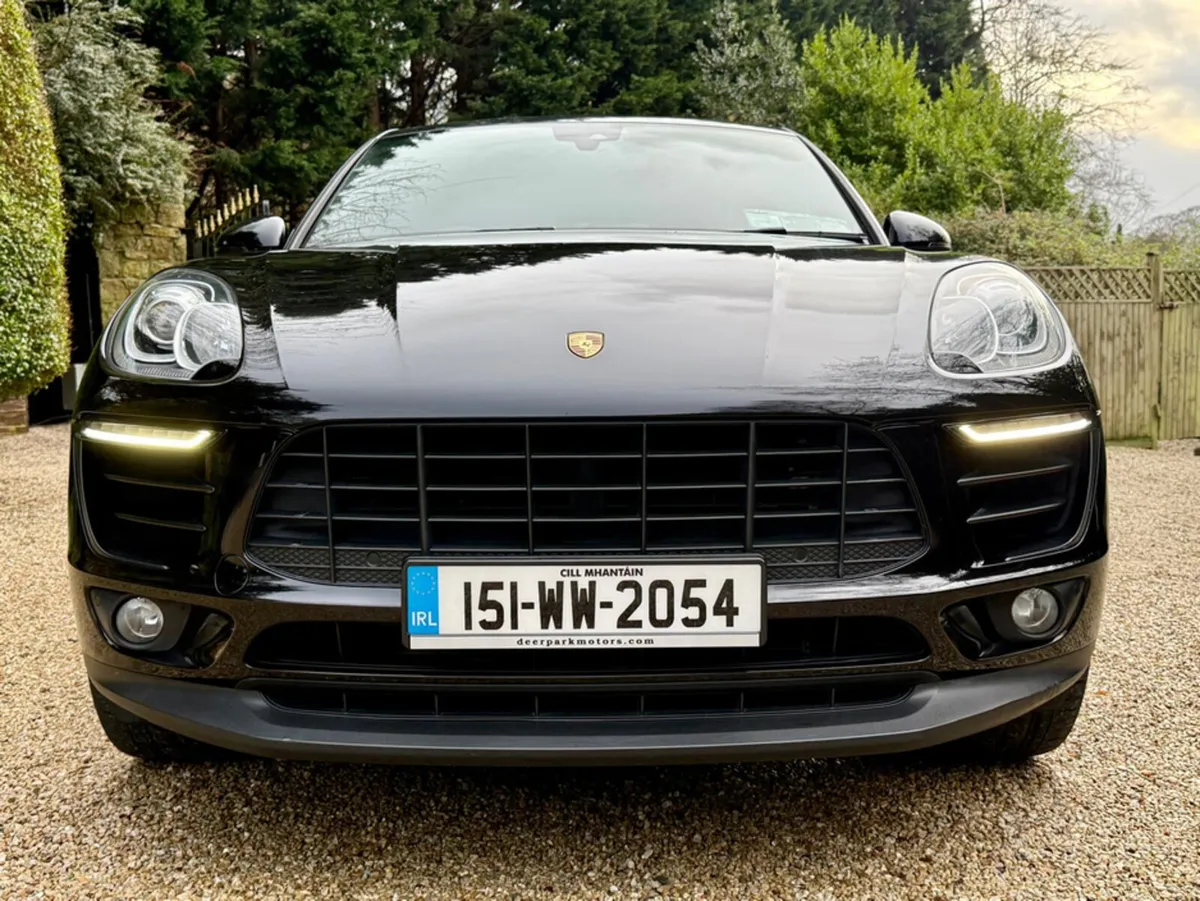 Porsche Macan 2.0 PETROL 4 WHEEL DRIVE - Image 3