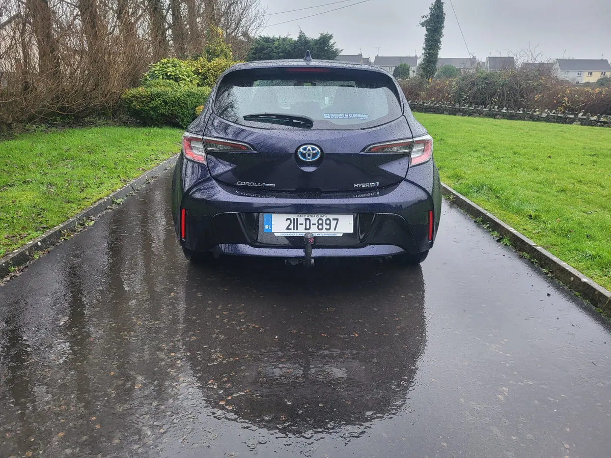 Toyota Corolla Hybrid Automatic - Image 3