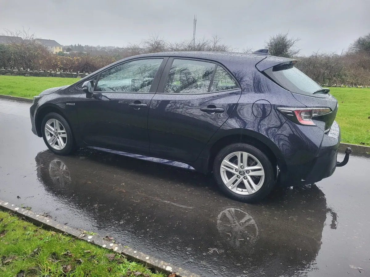 Toyota Corolla Hybrid Automatic - Image 2