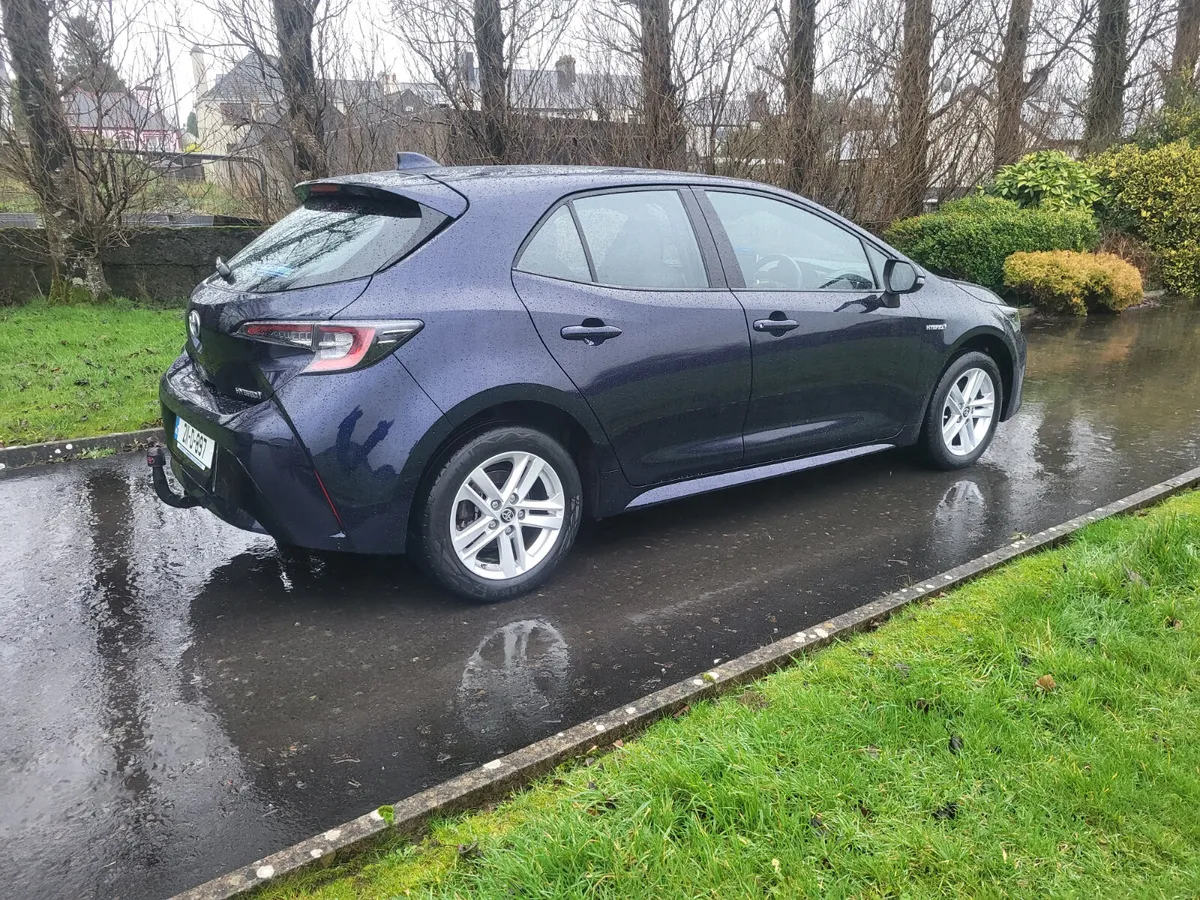 Toyota Corolla Hybrid Automatic - Image 4