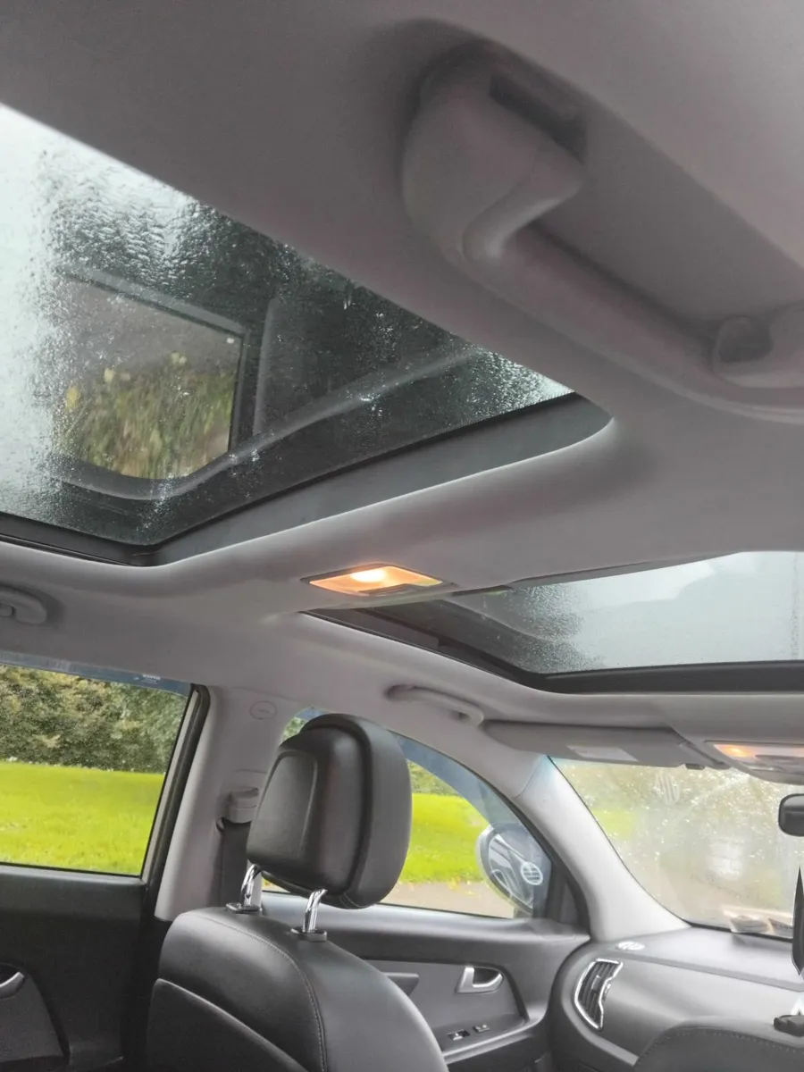 Kia Sportage 2011 - Image 2