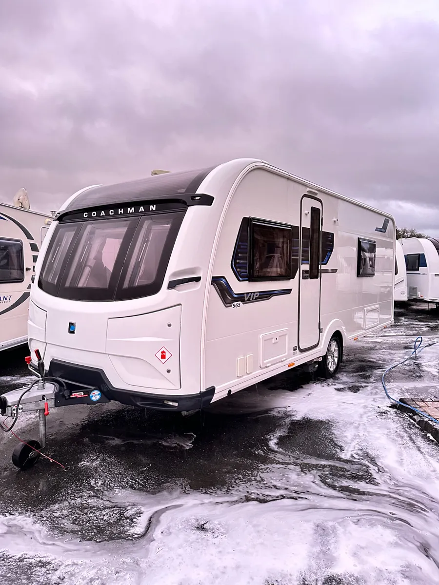 ✨2020 COACHMAN VIP 545 4 BERTH FIXED SINGLE BEDS ✨ - Image 1