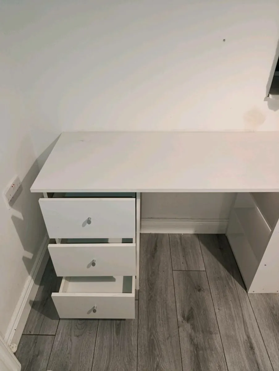 Desk with Chair - Image 4