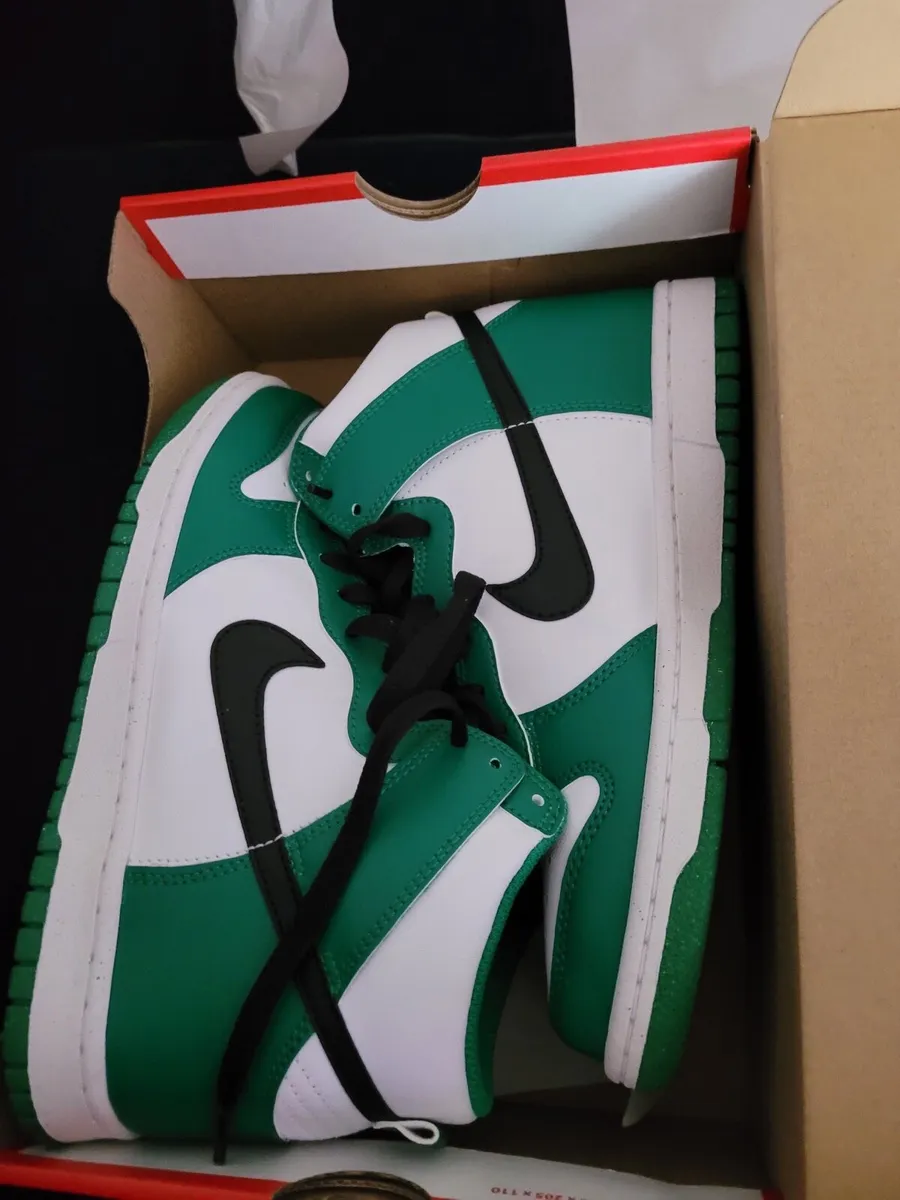 Nike dunks - Image 1