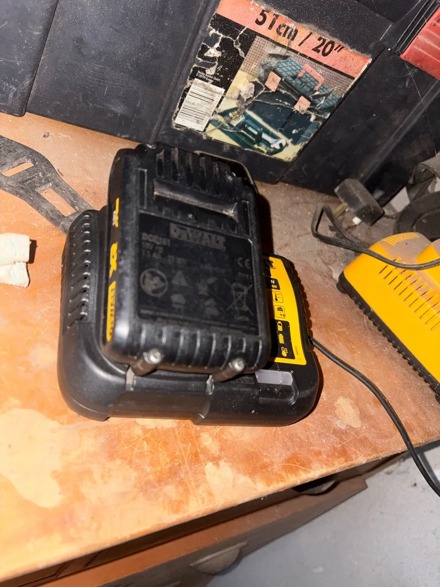 Dewalt battery & charger - Image 1