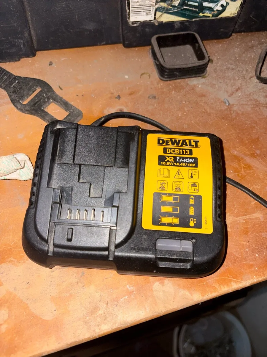 Dewalt battery & charger - Image 2