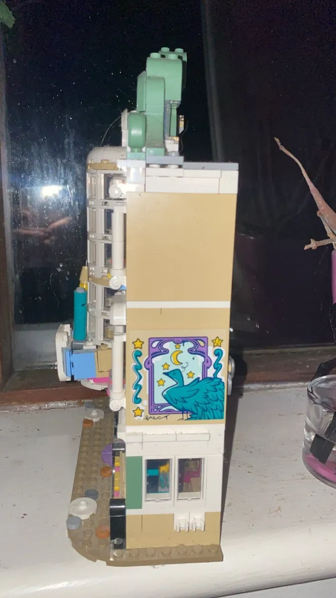 LEGO Friends 41711 Emma’s Art School (Retired) - Image 3