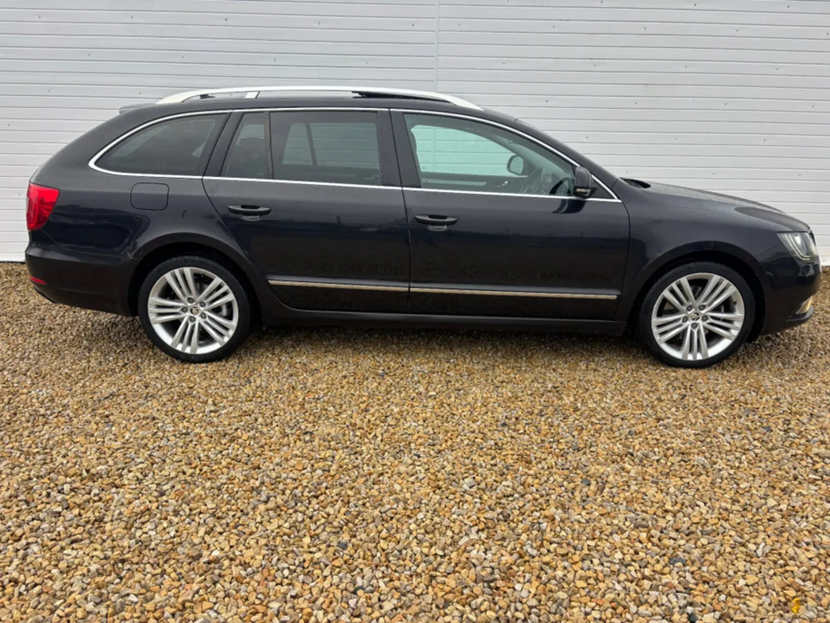 Skoda Superb 2.0 TDI CR ELEGANCE 170 170PS 5DR - Image 2