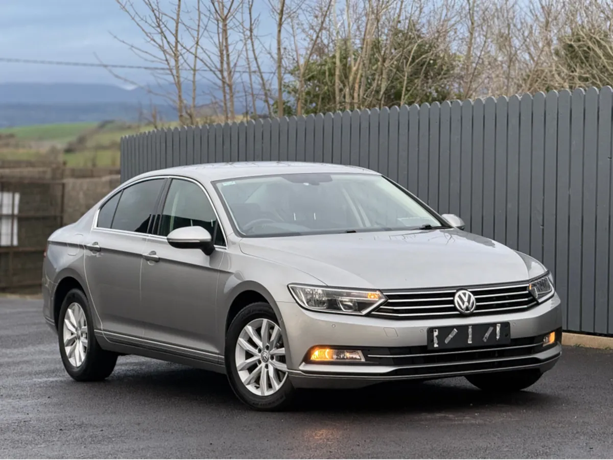 Volkswagen Passat CL 1.6 TDI MANUAL 6SPEED FWD 120 - Image 1