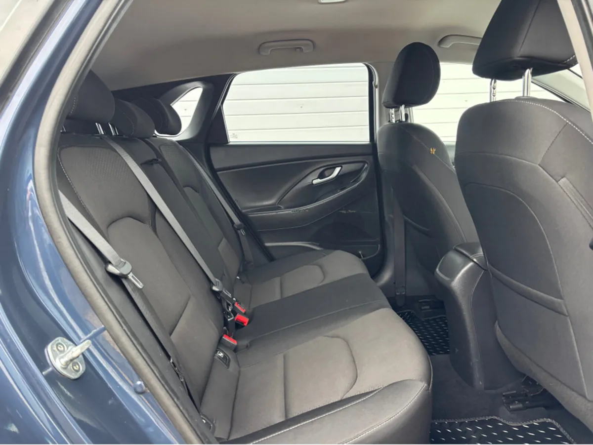 Hyundai i30 SE CRDI - NCT 9/27 - Image 4