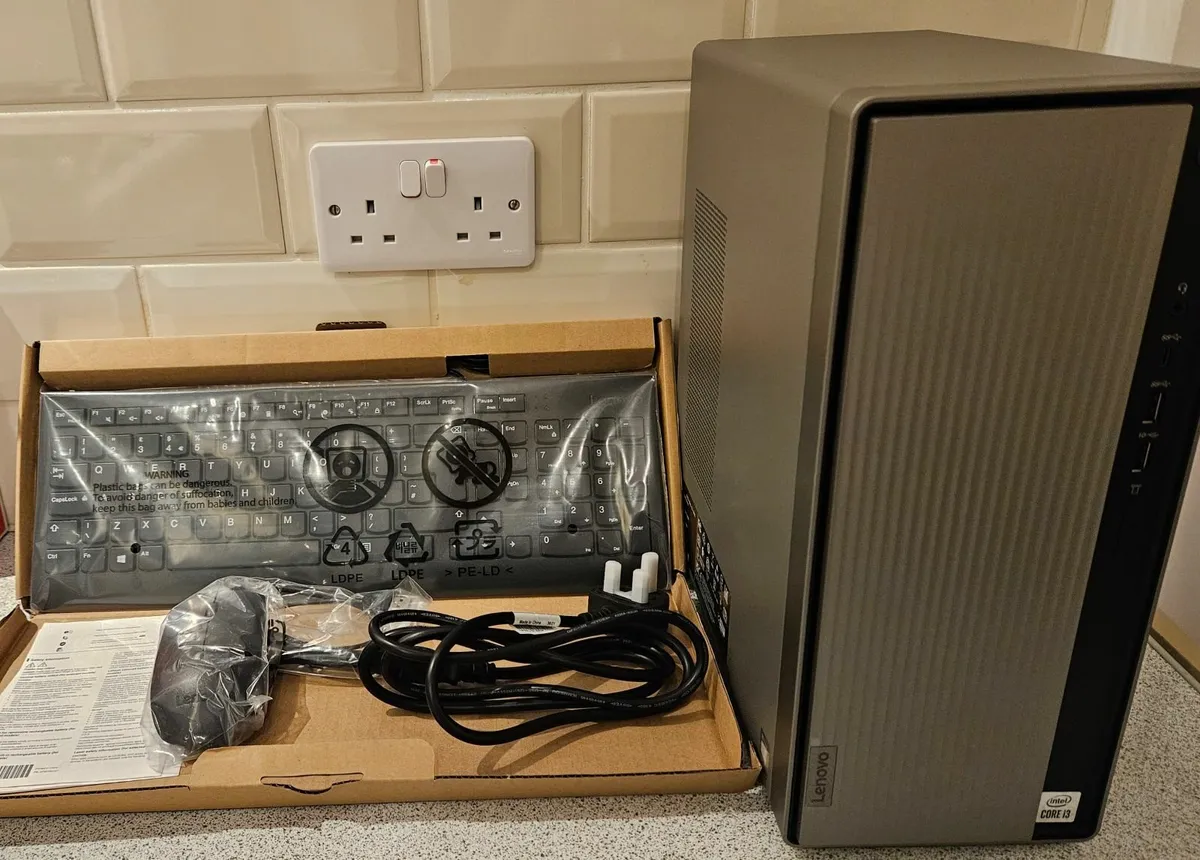 Desktop PC, i3 4.4 GHz, 256GB SSD, 4 GB RAM, Win11 - Image 1