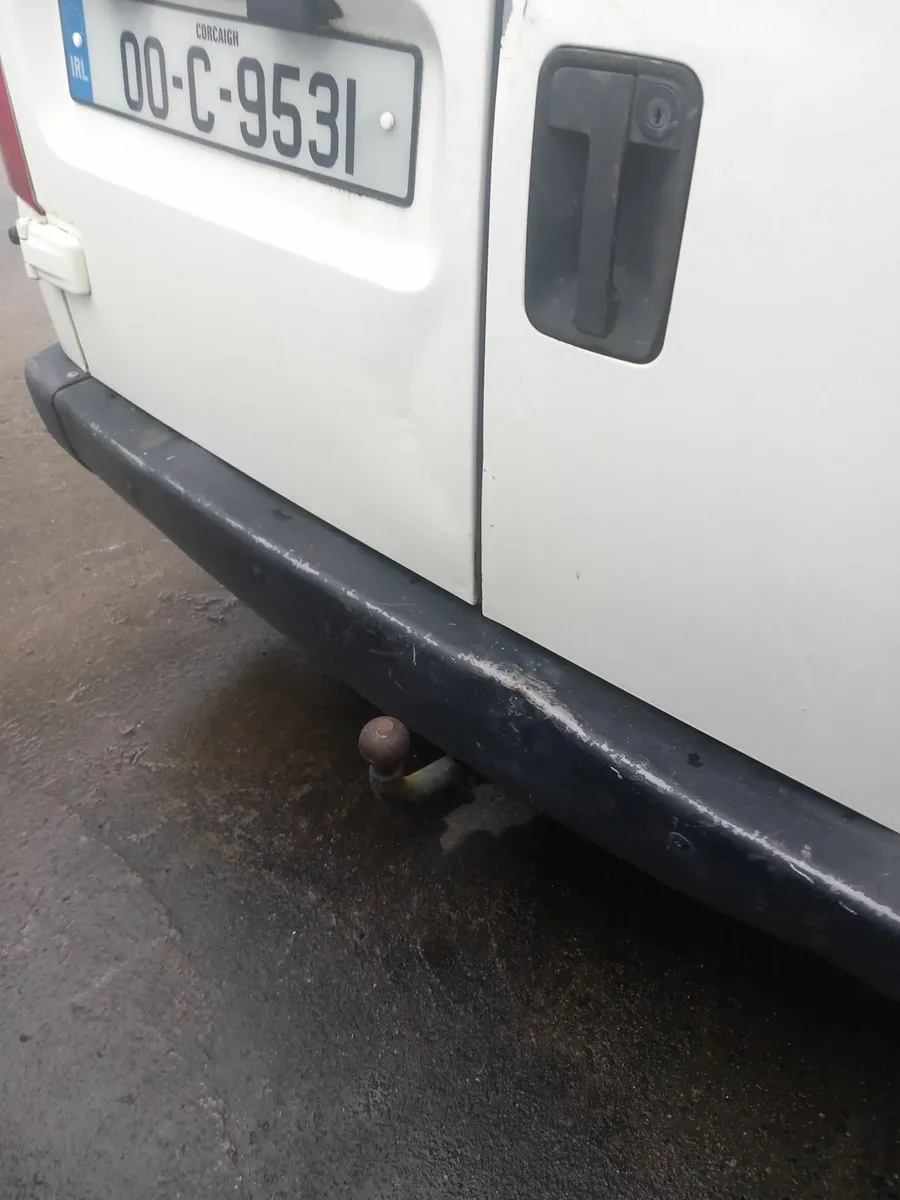 Van with tax & Doe - Image 2