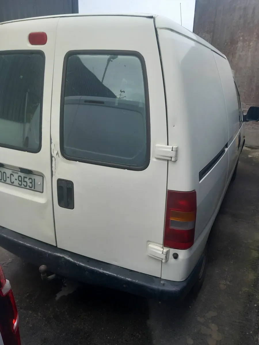 Van with tax & Doe - Image 3